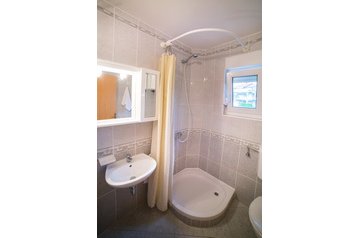 Сімейний пансіонат Lopar 10